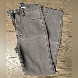 ABERCROMBIE WOMENS JEANS SIZE 27 BLACK. LIKE NEW